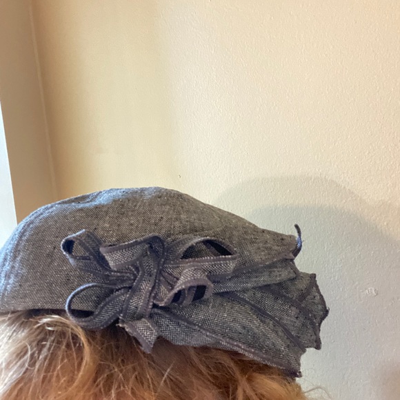De Lux grey hat with bow - Picture 10 of 16